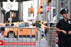 Times Square hỗn loạn: Người phụ nữ cầm hai con dao tấn công người giữa phố, đối đầu với cả cảnh sát