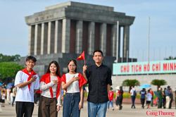 Chùm ảnh: Hà Nội - điểm hẹn ngày Tết Độc lập