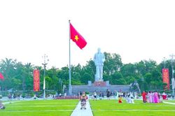 Quê Bác rực rỡ cờ hoa mừng Quốc khánh