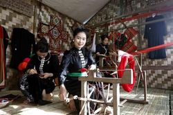 Tôn vinh di sản truyền thống dệt thổ cẩm trong Tuần Văn hóa-Du lịch Mộc Châu