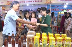 Xã Lai Vung: Tổ chức Phiên chợ OCOP và chương trình nghệ thuật chào mừng Quốc khánh