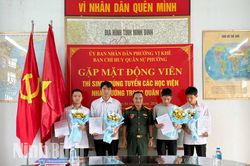 Ban CHQS phường Vị Khê gặp mặt động viên thanh niên trúng tuyển các trường Quân đội