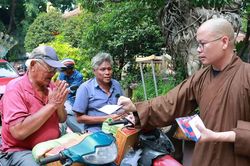 TP.HCM: Chùa Nam Thiên Nhất Trụ (P.Thủ Đức) trao 1.000 phần quà yêu thương mùa Vu lan và Lễ Quốc khánh 2-9