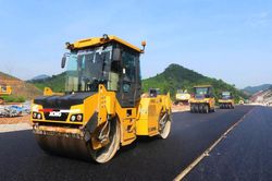 Những người không nghỉ lễ trên đại công trường cao tốc