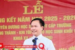 Thầy giáo Hoàng Quốc Quyết làm Hiệu trưởng Trường THPT Hồng Lĩnh