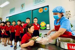 Miễn thuế suất ăn học đường giúp nâng chất lượng, giữ nguyên giá