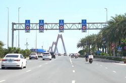 Tổ chức giao thông hạn chế tai nạn trên cầu Nhật Tân