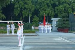 Nghiêm trang trong nắng Ba Đình