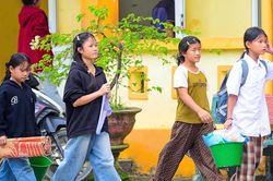 Gần 10.000 học sinh vùng biên giới Thanh Hóa háo hức trở lại trường học