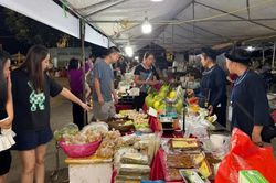 Các gian hàng OCOP, đặc sản địa phương hút khách dịp Quốc khánh