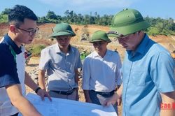 Bí thư Đảng ủy phường Thục Phán kiểm tra tiến độ Dự án khu tái định cư phục vụ giải phóng mặt bằng Dự án mỏ sắt Nà Rụa