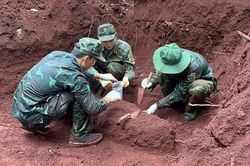 Miệt mài bám hiện trường để xác định danh tính cho các Liệt sĩ