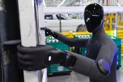 Các hãng xe lớn đẩy mạnh ứng dụng robot hình người trong sản xuất
