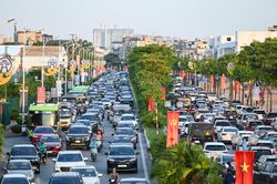 Chưa hết nghỉ lễ 2/9, cửa ngõ Hà Nội đã tắc cứng, ô tô xếp hàng dài trên cao tốc