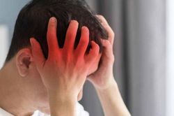 Người đàn ông 52 tuổi đột quỵ khi đang xem tivi thừa nhận 1 sai lầm nhiều người Việt mắc phải