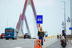 Hà Nội tăng cường xử lý vi phạm trên các cây cầu, tài xế lưu ý gì?