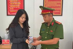 Kịp thời trao trả tài sản bị đánh rơi cho người dân