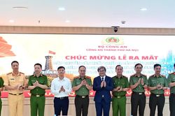 Công an Thủ đô ra mắt, vận hành ba mũi nhọn công nghệ từ tầm cao đến từng mái nhà