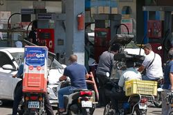 Iran kêu gọi người dân tiết kiệm xăng
