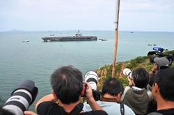 Tàu sân bay USS Abraham Lincoln của Mỹ cập cảng Thái Lan