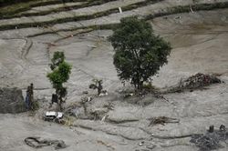 Một tuần sau thảm họa lũ quét tại Nepal-Trung Quốc: Công tác cứu hộ gặp nhiều khó khăn