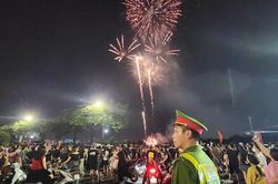 Công an Hà Nội đảm bảo an ninh, an toàn trận địa pháo hoa Mỹ Đình