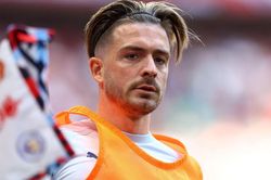 Grealish rơi xa khỏi vị thế 100 triệu bảng