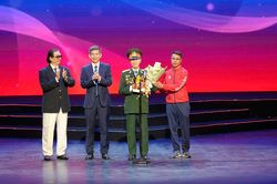 Những nhà vô địch mang quân hàm trên vai