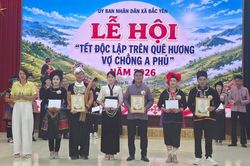 Tết Độc lập trên quê hương Vợ chồng A Phủ