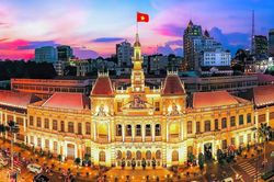 Sắp xếp, bổ nhiệm nhân sự cấp xã; thực hiện chính sách tiền lương, phụ cấp; đánh giá cán bộ theo KPI...