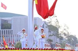 [Ảnh] Đông đảo người dân, thanh niên tham gia Lễ Thượng cờ chào mừng 81 năm Quốc khánh