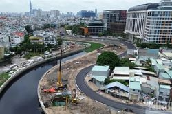 Thành phố Hồ Chí Minh thông xe 1,4km đường ven rạch Xuyên Tâm, tiếp tục tăng tốc thi công