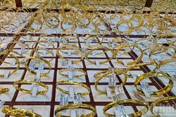 Giá vàng ngày 2/9: Thế giới tiếp đà lao dốc, 'bốc hơi' hơn 100 USD/ounce