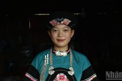 [Ảnh] Nét đẹp trang phục truyền thống của phụ nữ Bố Y