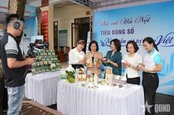 Nông dân bước lên sóng livestream bán hàng