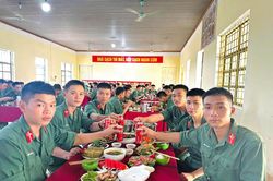 Sư đoàn 324 (Quân khu 4): Ấm áp Tết Độc lập tại đơn vị