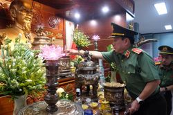 Công an TP Đà Nẵng dâng hương tưởng niệm Chủ tịch Hồ Chí Minh