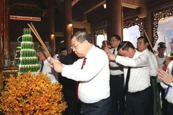 Dâng hoa, dâng hương tưởng niệm 57 năm ngày mất của Chủ tịch Hồ Chí Minh