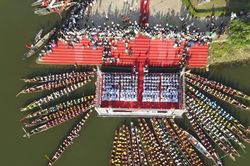 Hàng nghìn VĐV tranh tài tại Lễ hội đua, bơi thuyền trên quê hương Đại tướng Võ Nguyên Giáp