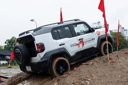 Đánh giá Toyota Land Cruiser FJ 2026: 'Xuống tiền' sau khi cầm lái