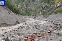 Trung Quốc khôi phục tuyến đường tới cửa khẩu Nepal sau lũ quét