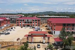 Công nhân bám công trường làm xuyên lễ vì ngày khai giảng của học sinh vùng cao