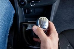 Xe số tự động có nhanh hơn xe số sàn không?