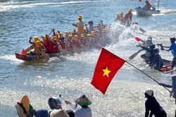 Những dòng sông, mặt biển 'dậy sóng' nhịp chèo ngày Quốc khánh