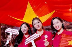 Thí sinh Hoa hậu Việt Nam xúc động trước 'Đất nước thiên hùng ca'