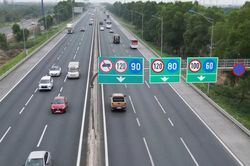 Tài xế kể trải nghiệm 'giữ khoảng cách' trên cao tốc dịp lễ