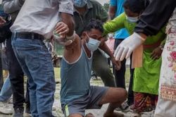 Gần 4.000 người vẫn mất tích, nhiều gia đình Nepal làm lễ tang tượng trưng