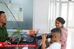 Công an Đắk Lắk xuyên lễ làm căn cước cho người dân