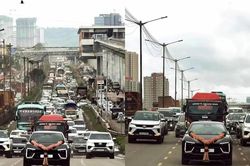 Chặn cao tốc quay phim mừng mua xe Toyota Fortuner mới, người đàn ông bị bắt