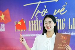 Người dân xếp hàng dài 'xuyên không' về thời khắc Bác Hồ đọc Tuyên ngôn Độc lập